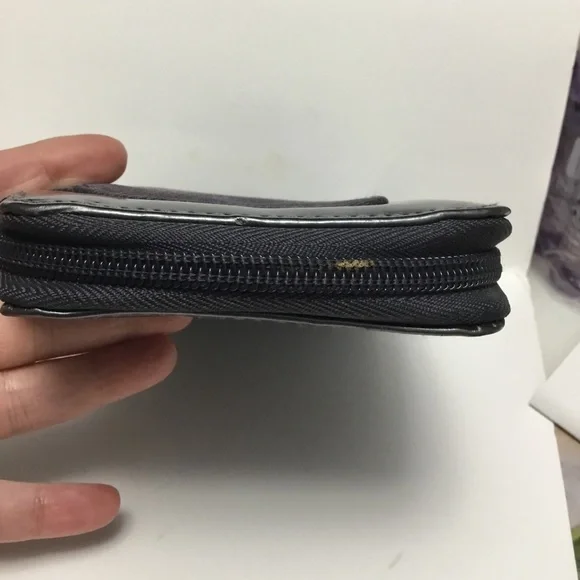 Guerlain Wallet - Picture 12 of 16